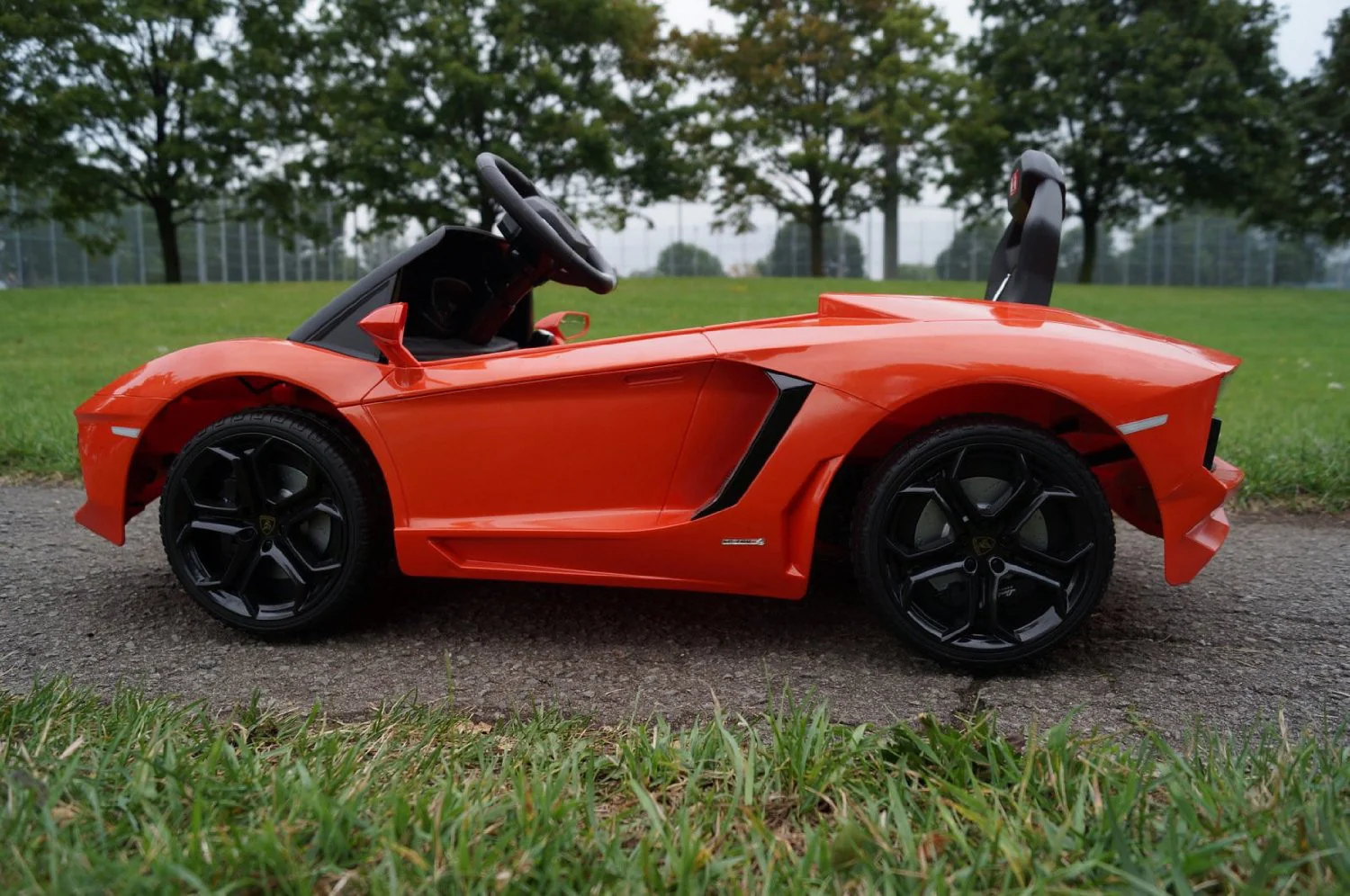 6V Lamborghini Aventador Ride On Toy - Battery Powered - Image 6
