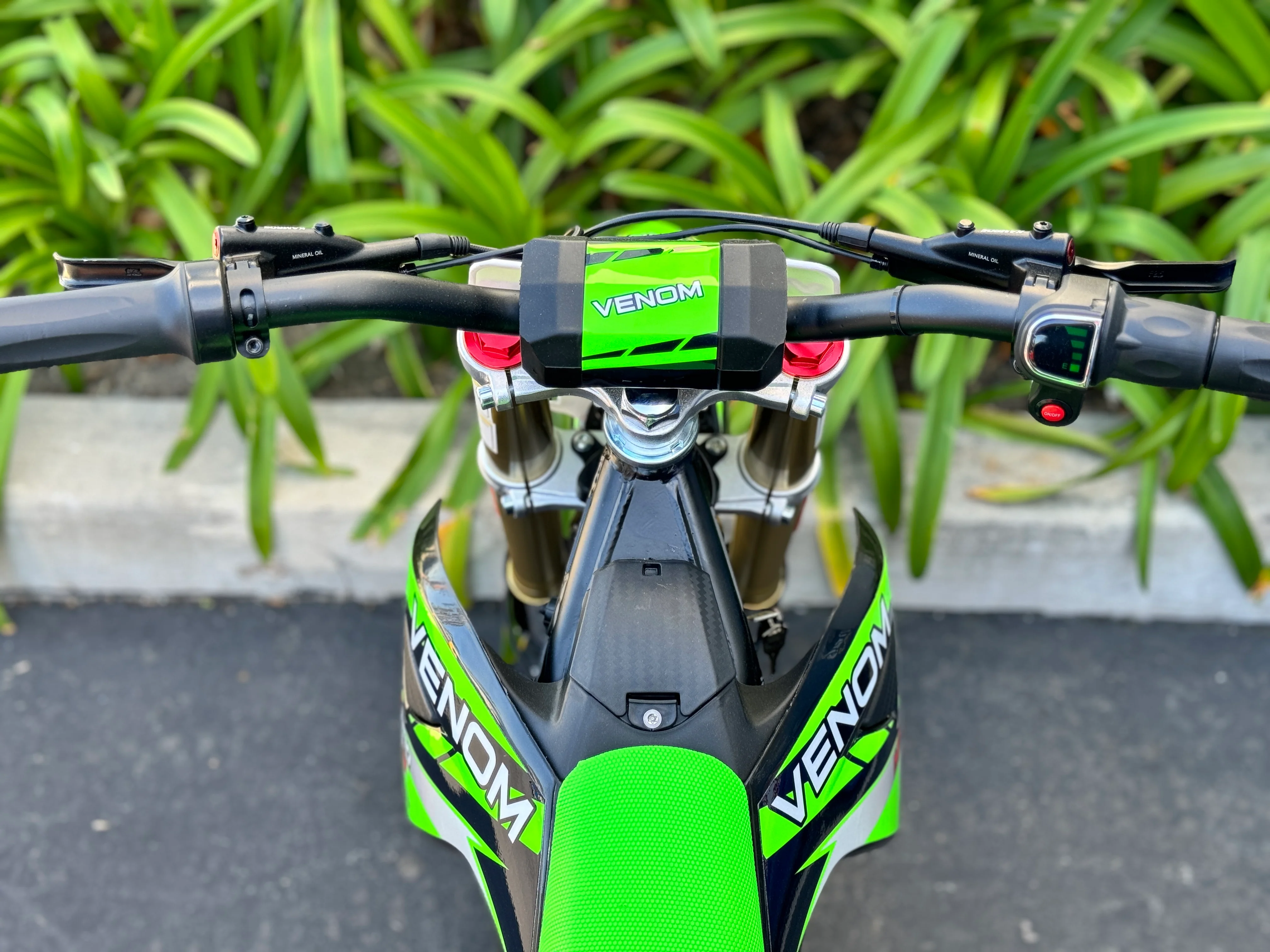 Venom Pro | 1600w Electric Dirt Bike | 48V | Lithium - Image 8